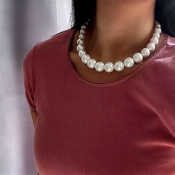 ⚜️𝟯𝟬%𝗢𝗙𝗙 𝗯𝘂𝗻𝗱𝗹𝗲𝘀 𝟯+⚜️ NEW Large White Pearl Necklace - Picture 7 of 13